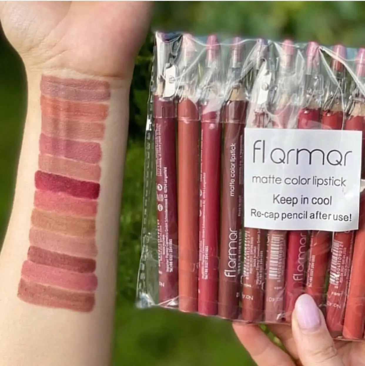 Набір контурних олівців для губ Flormar, 12 відтінків