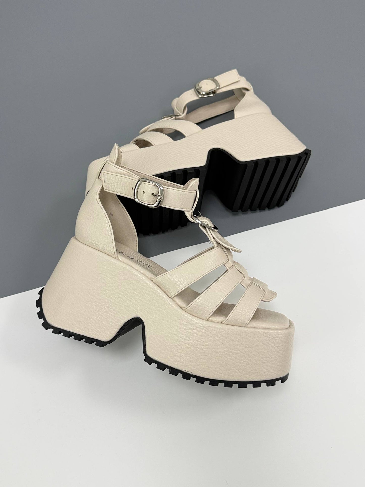 Босоніжки на високій платформі, бежевий