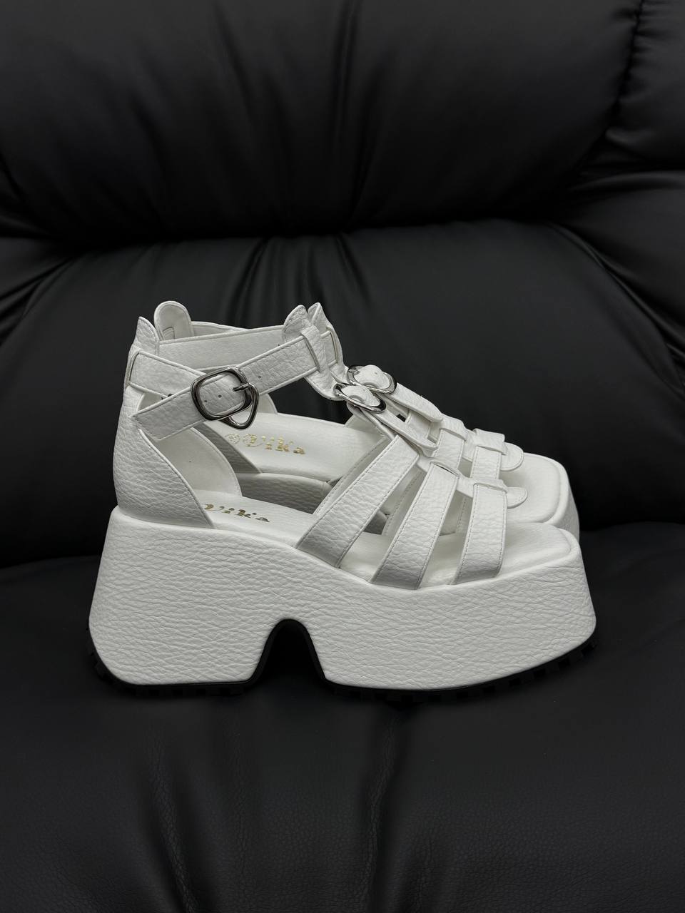 Босоніжки на високій платформі, білий