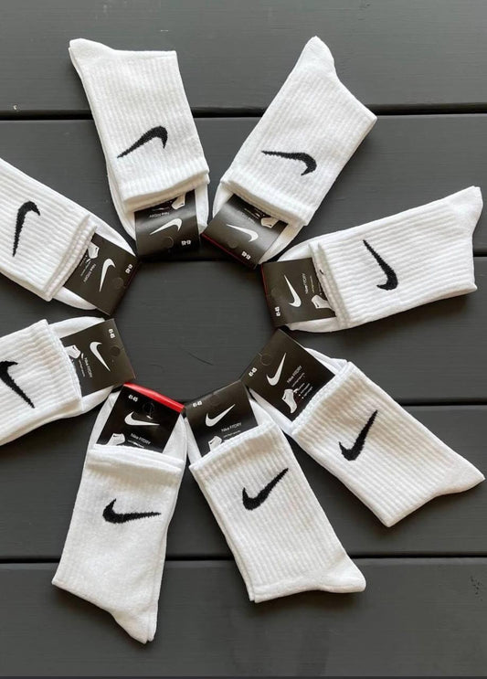 Шкарпетки Nike високі однотонні білі спортивні 41-44