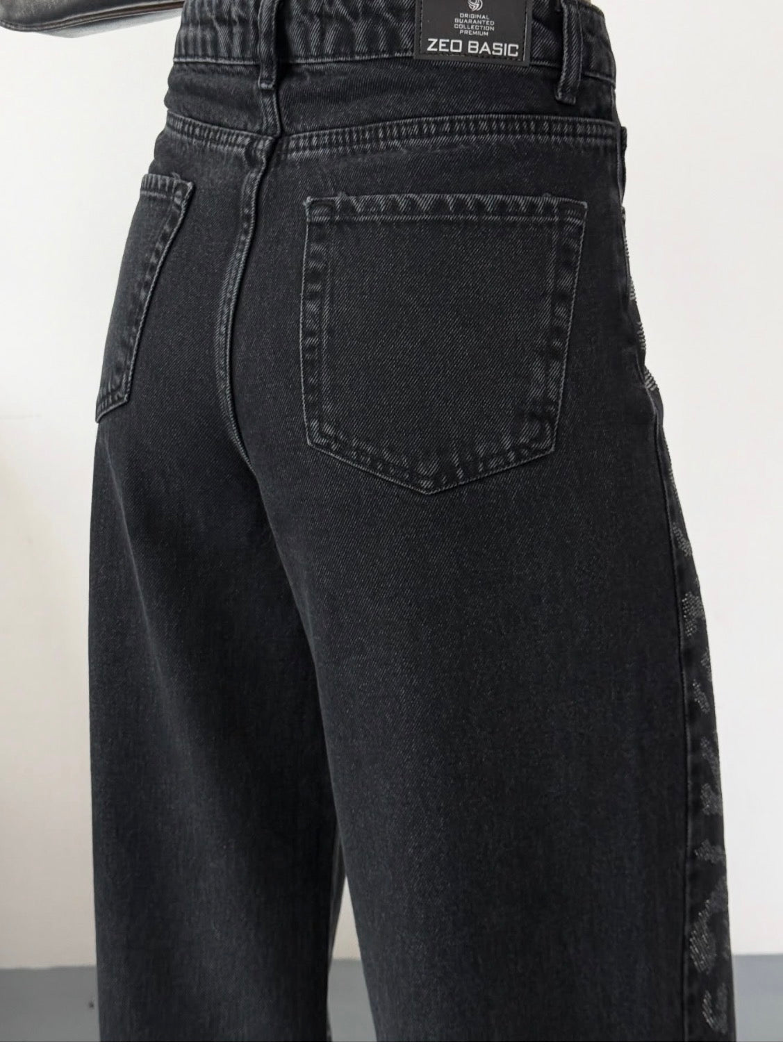 Джинси з камінцями l зі стразами (тигровий принт)