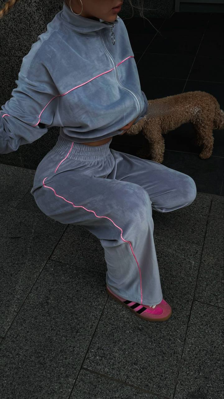 Велюровий костюм з контрастним кантом