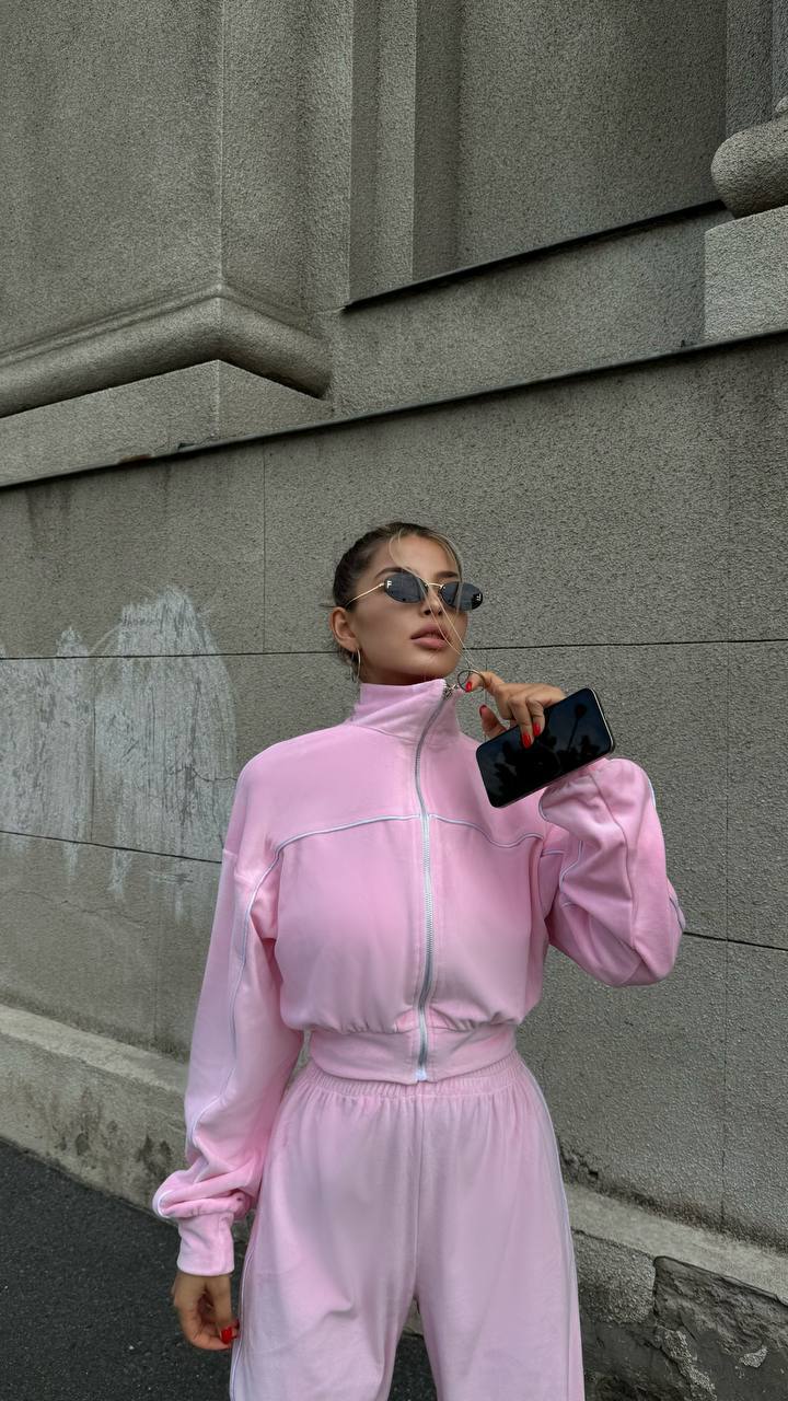 Велюровий костюм з контрастним кантом