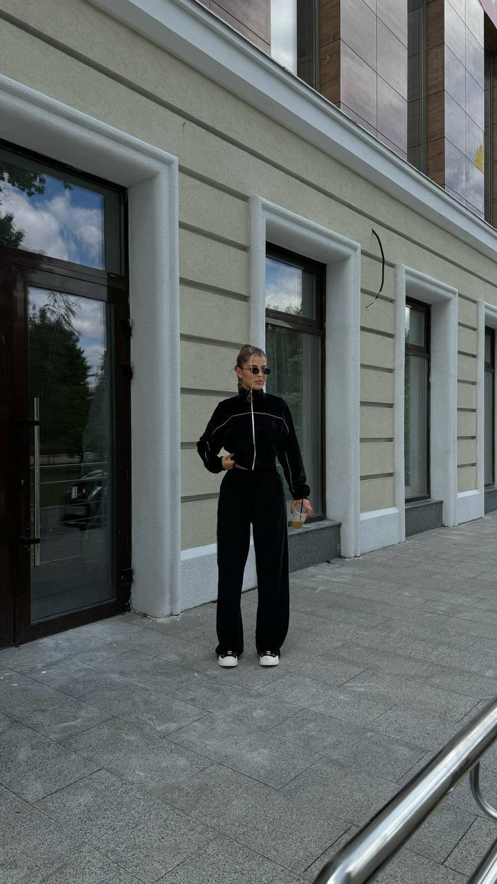 Велюровий костюм з контрастним кантом