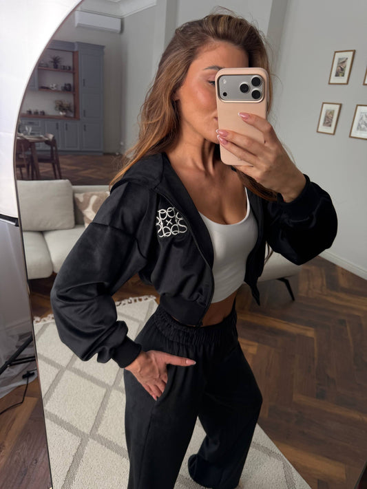 Костюм з вишивкою