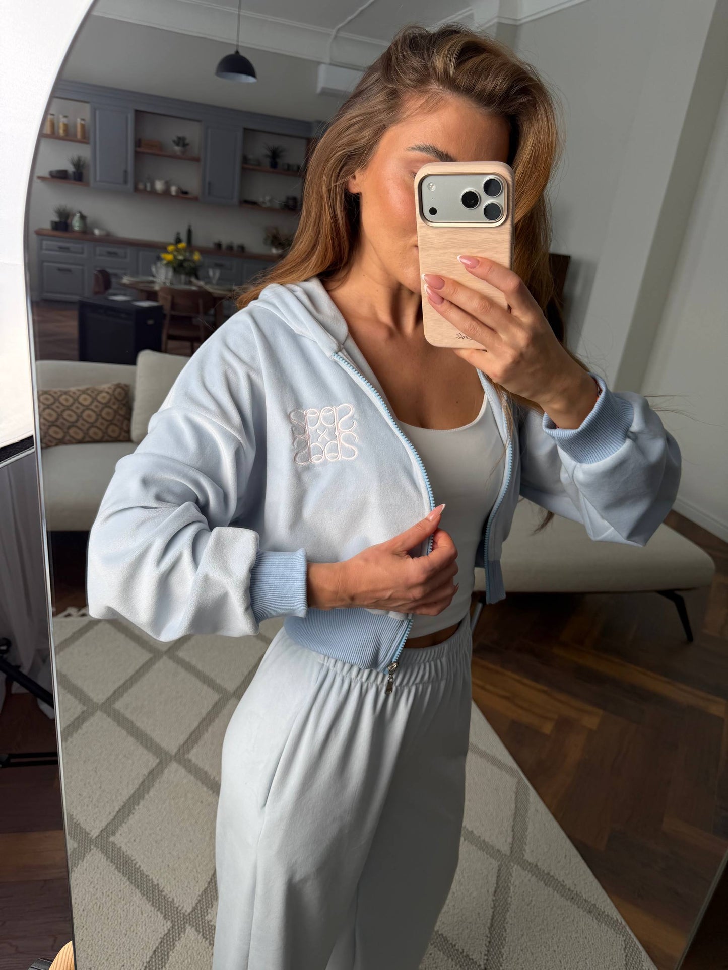 Костюм з вишивкою