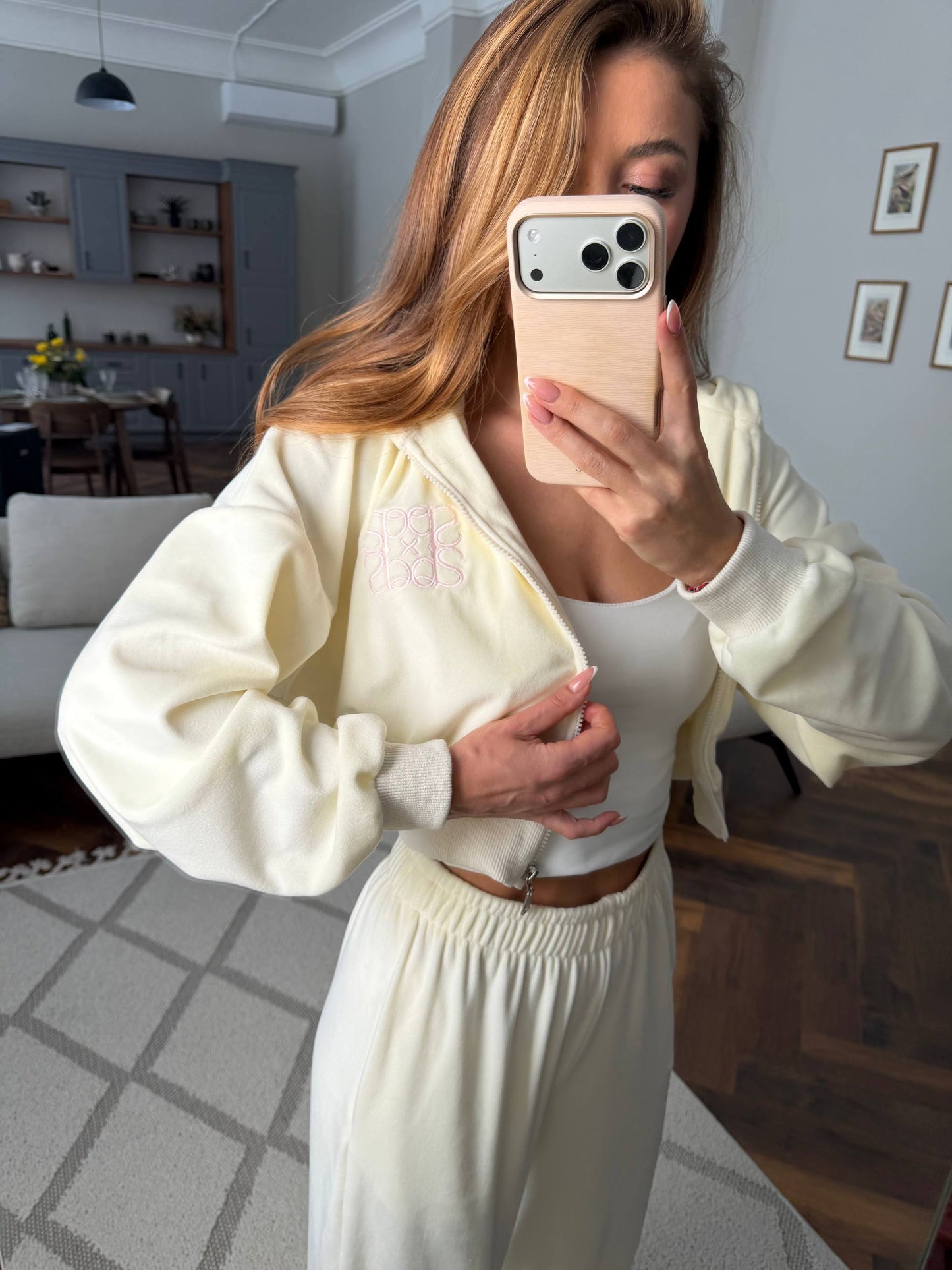 Костюм з вишивкою