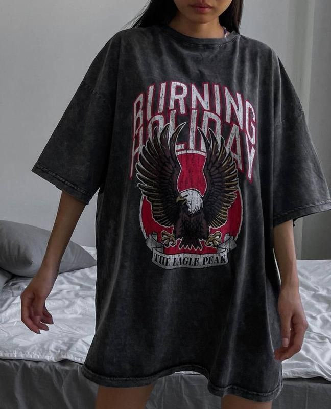 Футболка оверсайз Burning Holiday