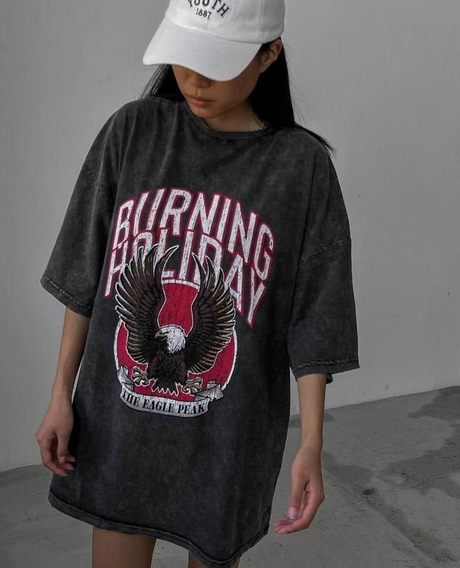 Футболка оверсайз Burning Holiday