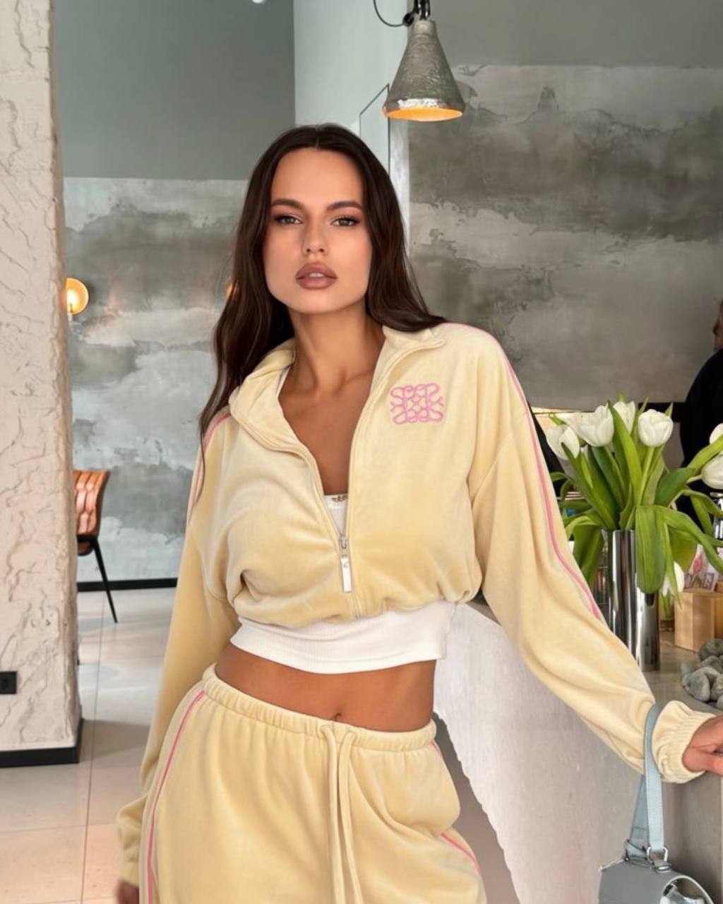 Спортивний костюм велюровий з нашивкою