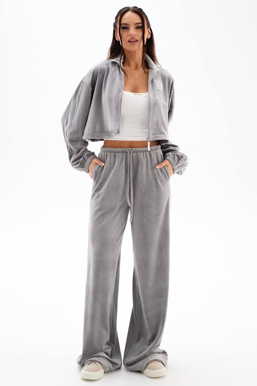 Спортивний костюм велюровий з нашивкою