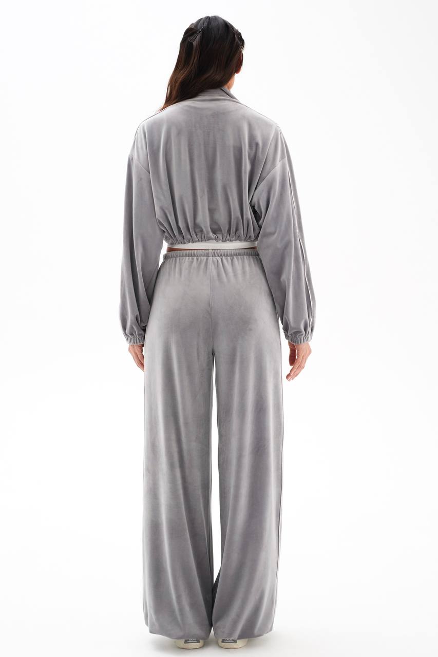 Спортивний костюм велюровий з нашивкою