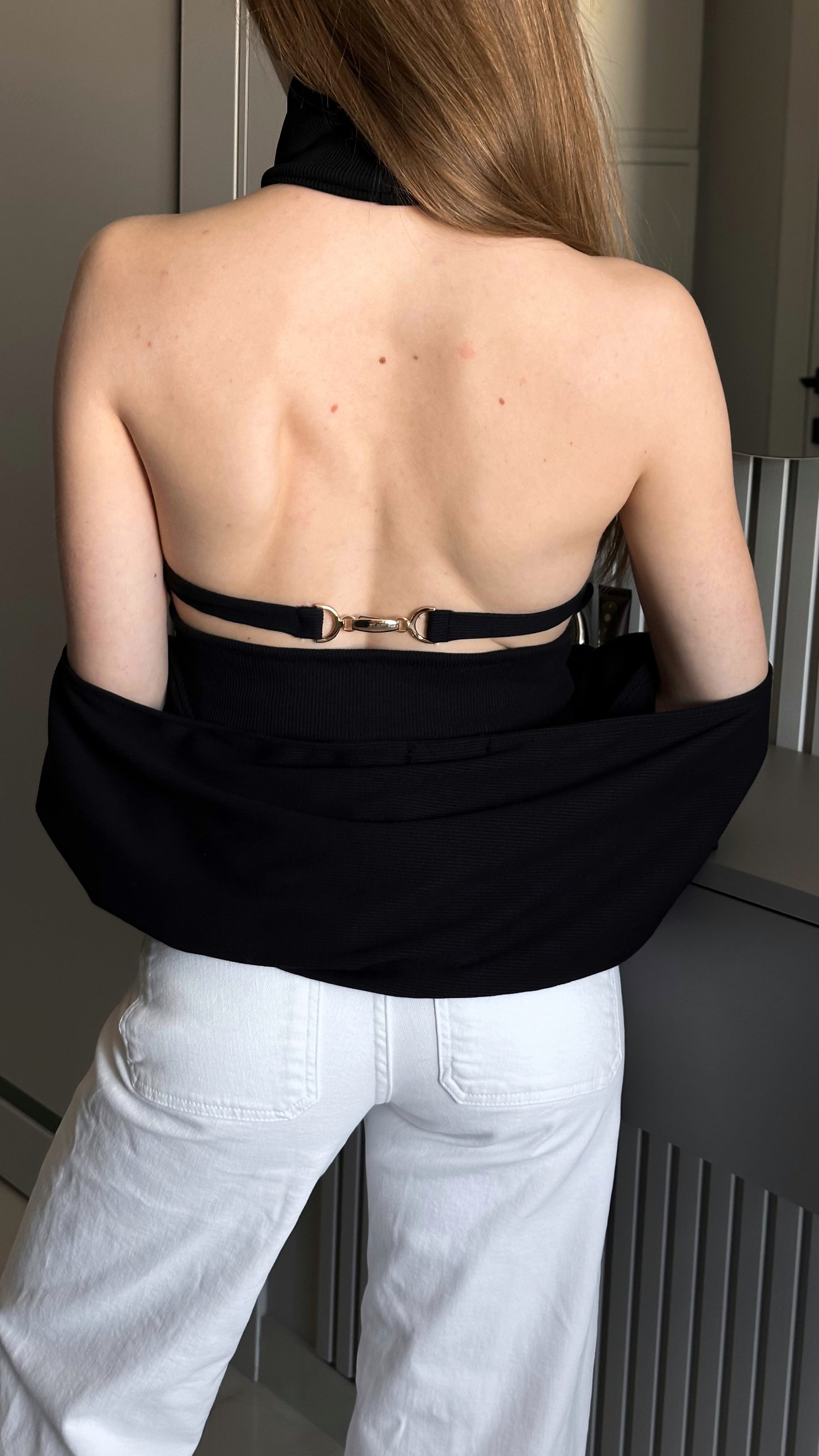 Топ з болеро та золотою застібкою на спинці