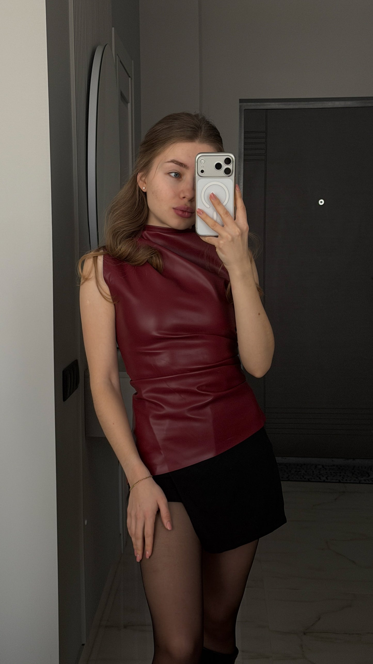 Асиметричний топ з екошкіри