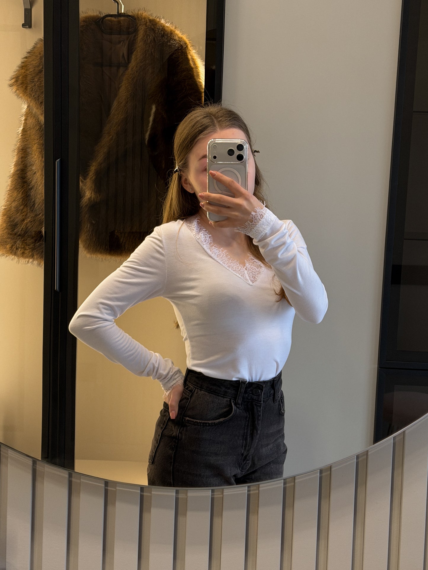 Кофтинка з мереживом