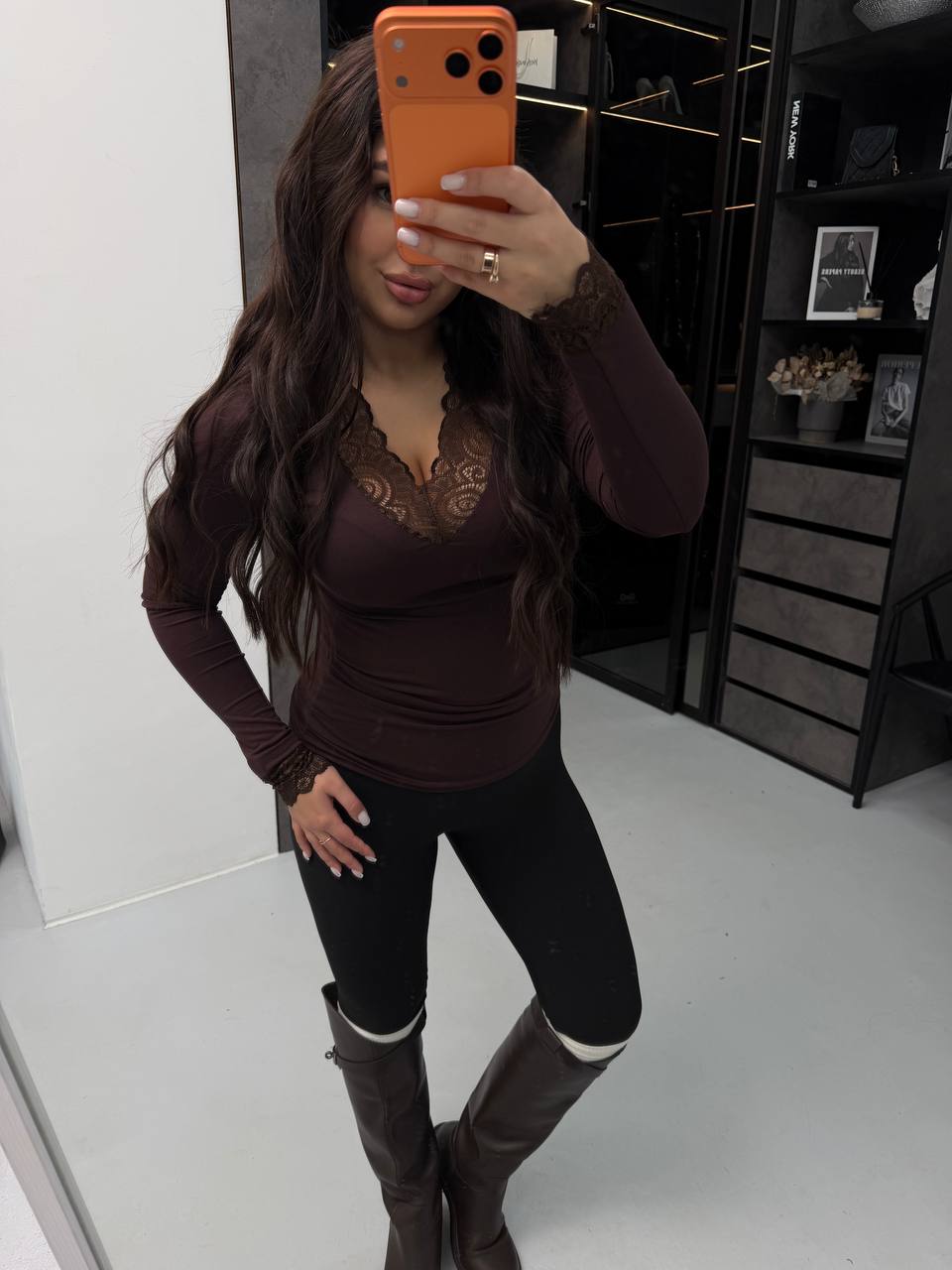 Кофтинка з мереживом