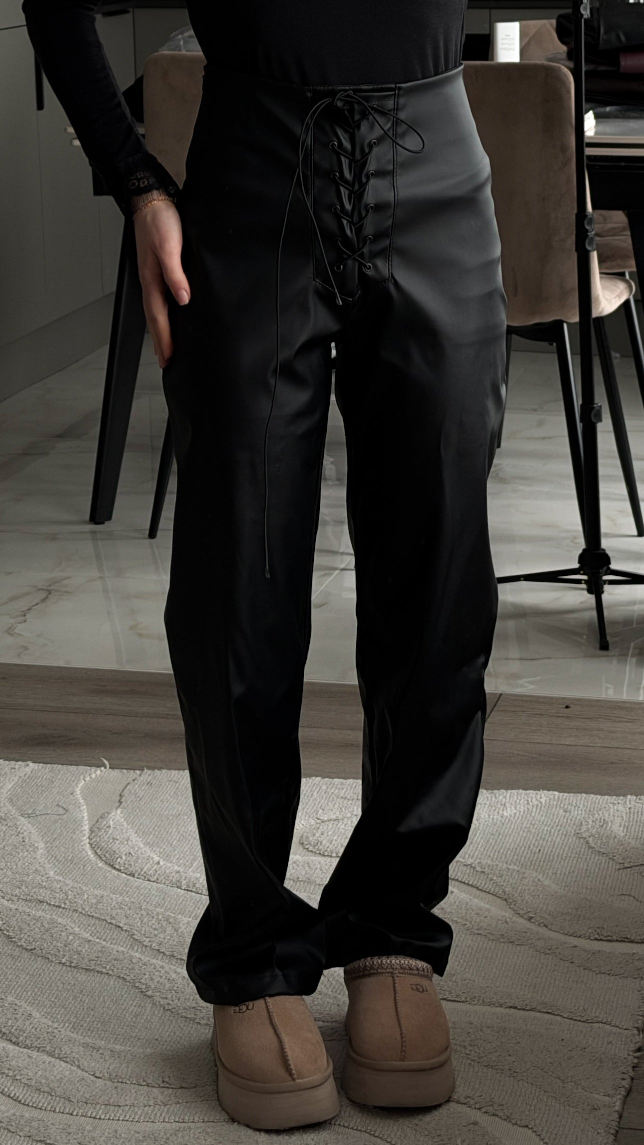 Брюки з екошкіри на шнурівці