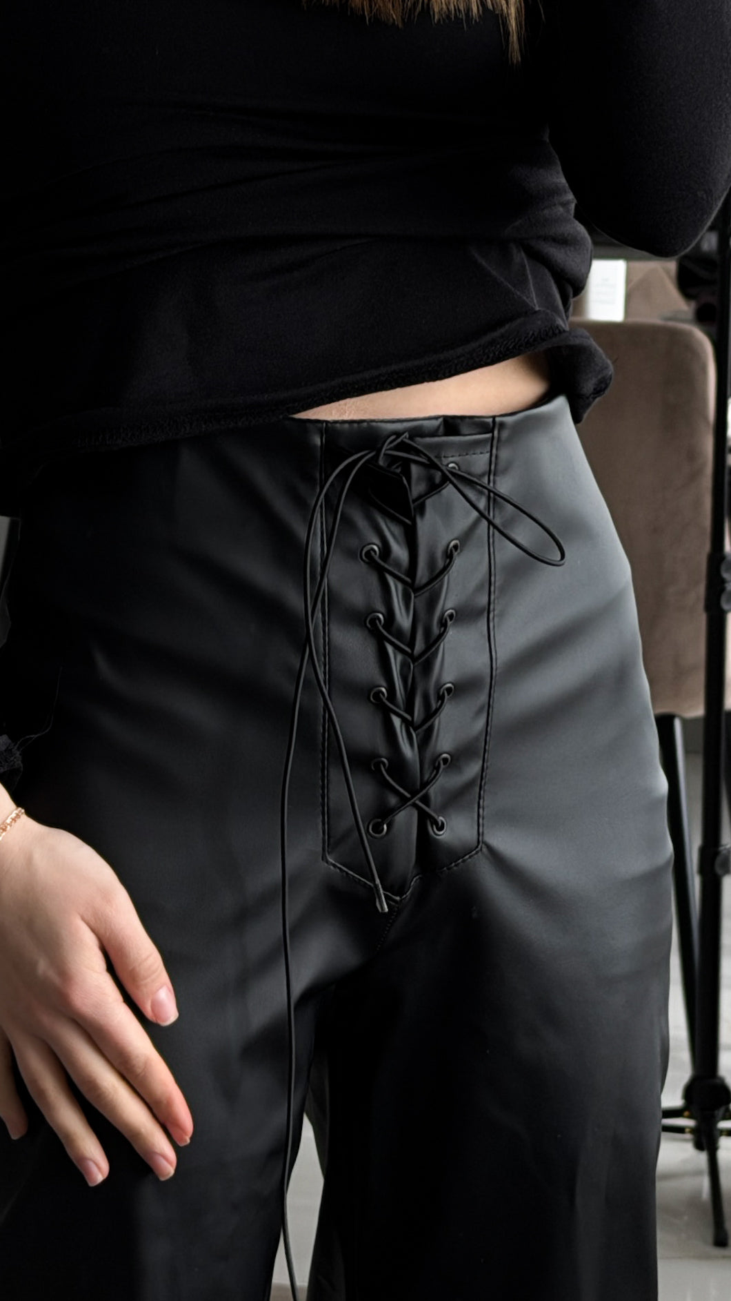 Брюки з екошкіри на шнурівці