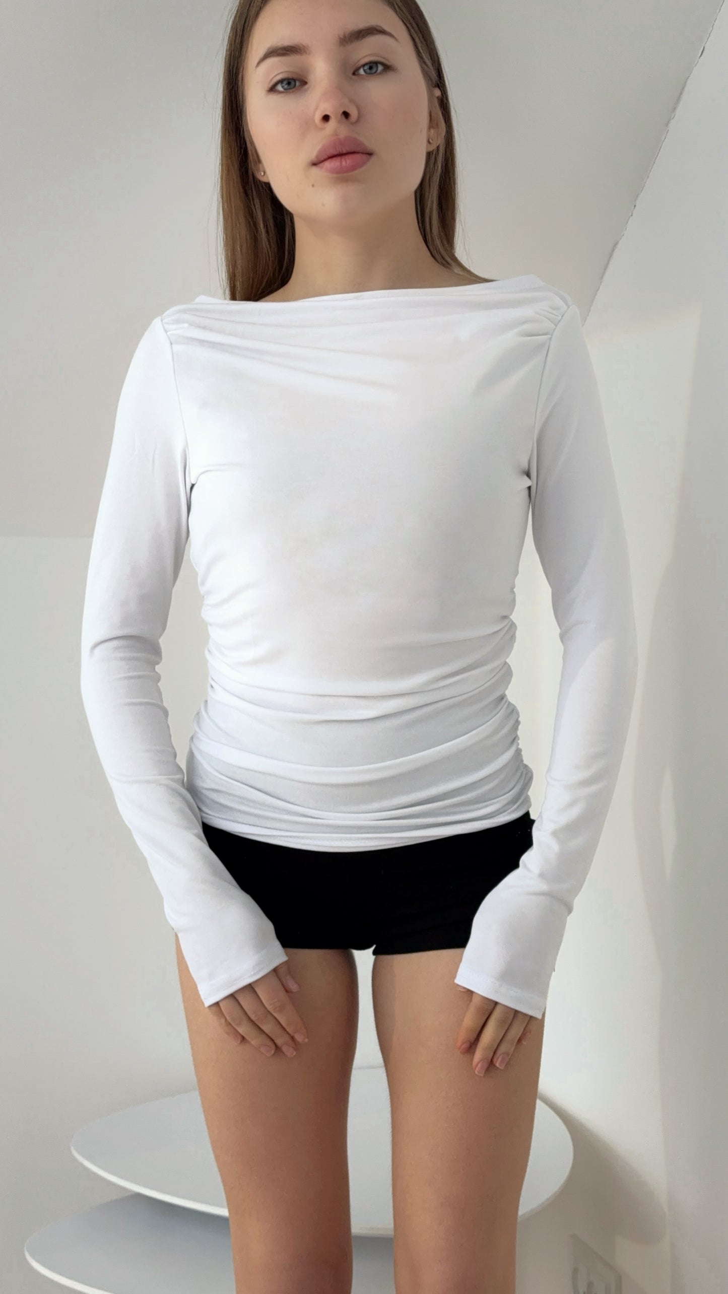 Лонг зі збіркою по боках та зверху