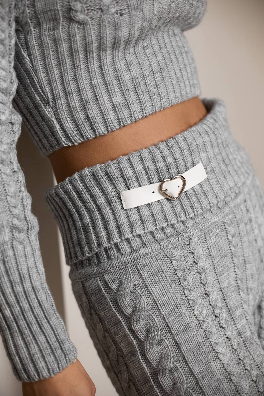 Стильний вʼязаний костюм з капюшоном