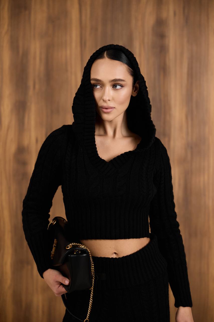 Стильний вʼязаний костюм з капюшоном