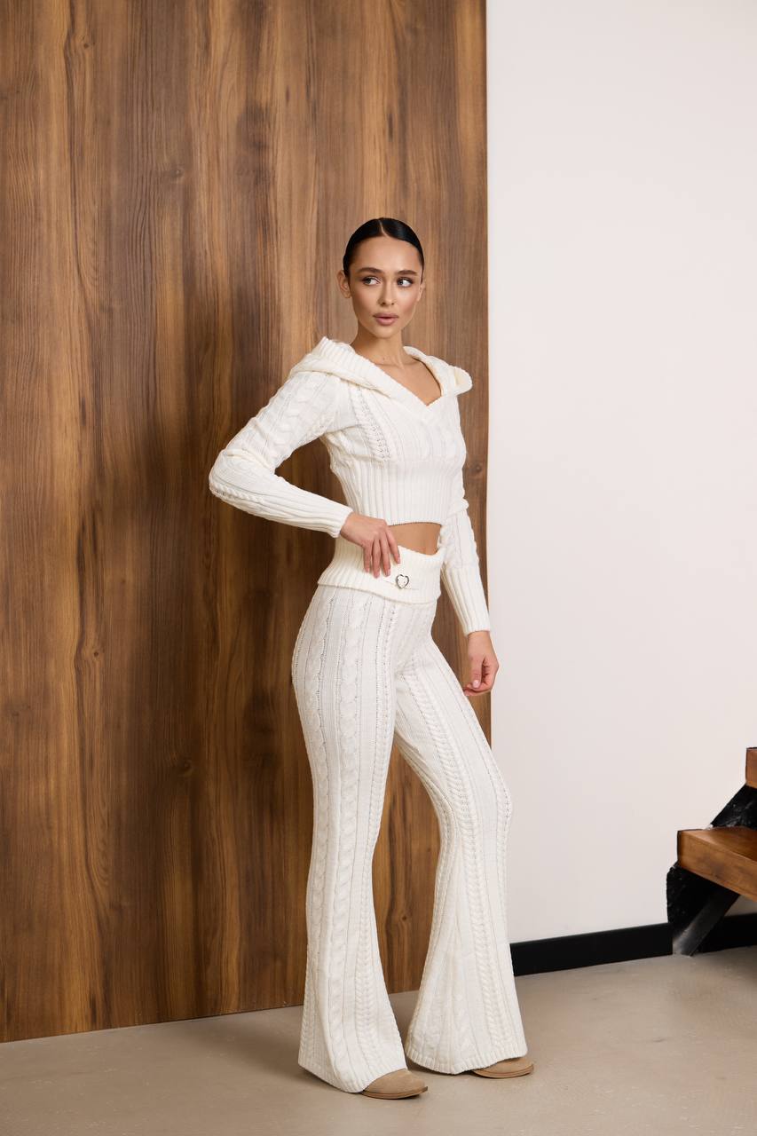 Стильний вʼязаний костюм з капюшоном