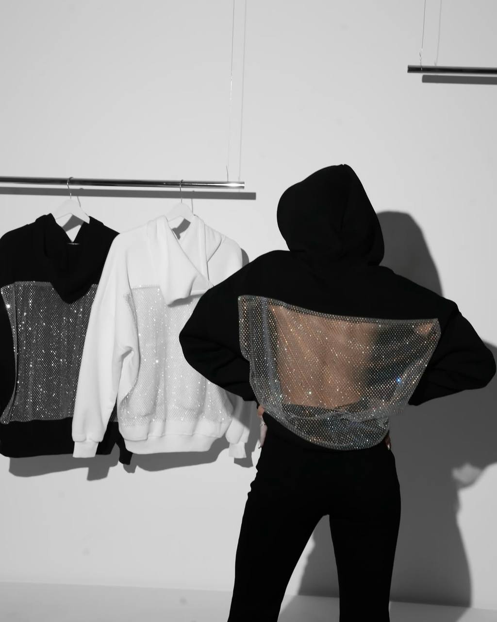 Худі з відкритою спинкою