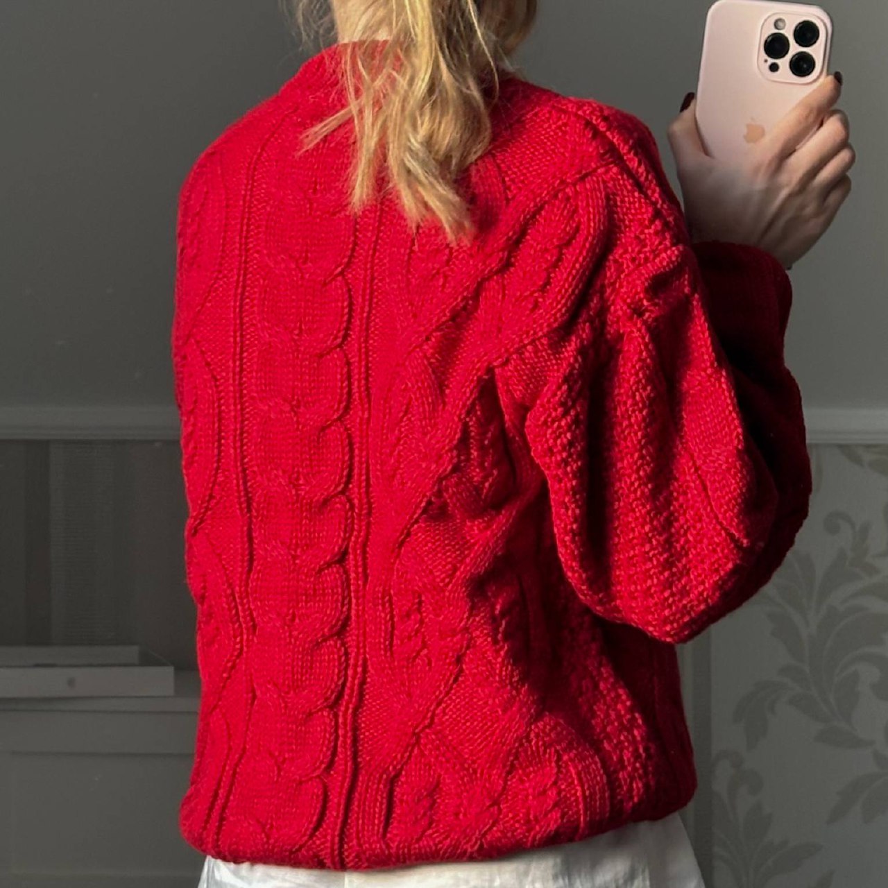 Светр в'язаний