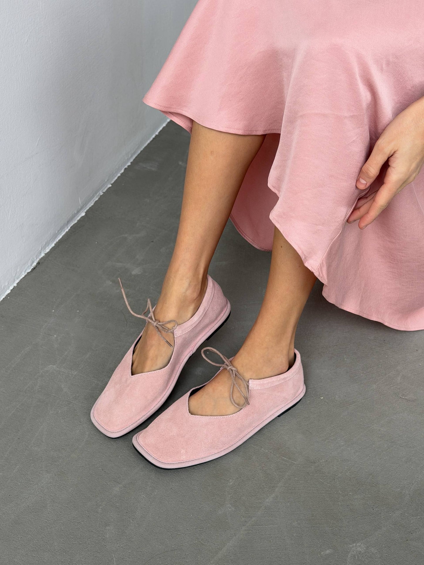 Балетки на зав'язках з анатомічно-розширеним носиком, пастельно-рожевий