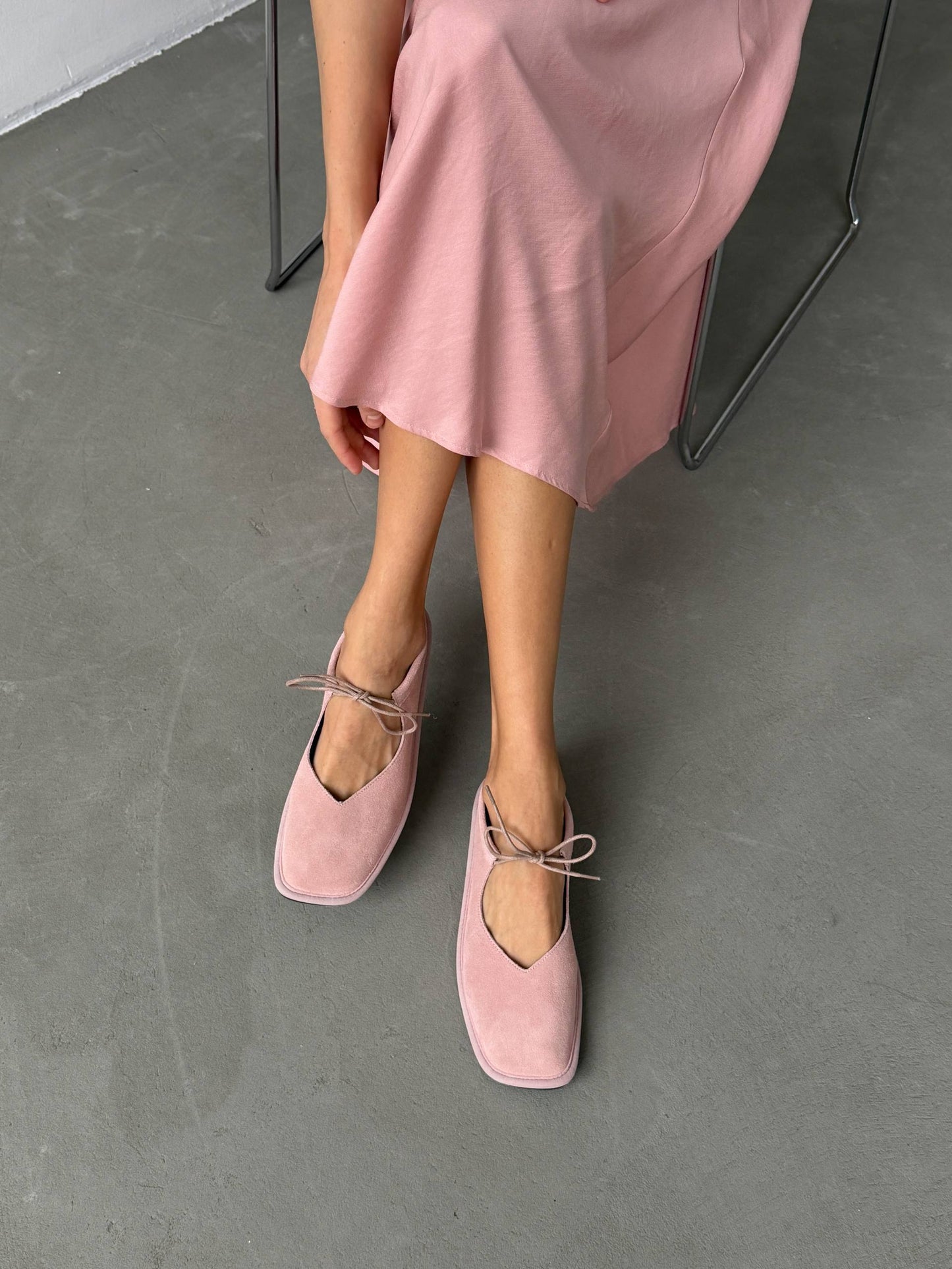 Балетки на зав'язках з анатомічно-розширеним носиком, пастельно-рожевий