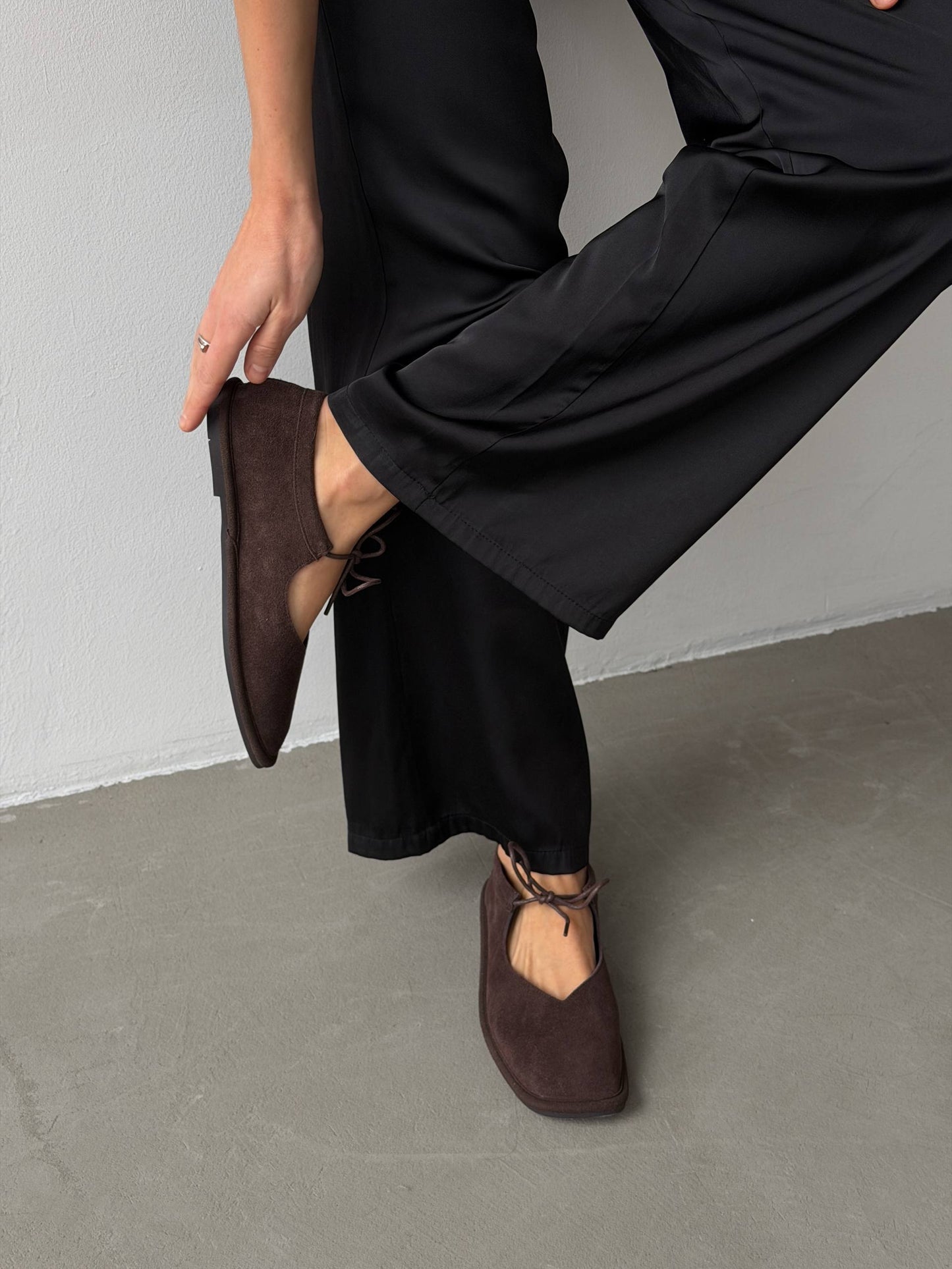 Балетки на зав'язках з анатомічно-розширеним носиком, шоколад