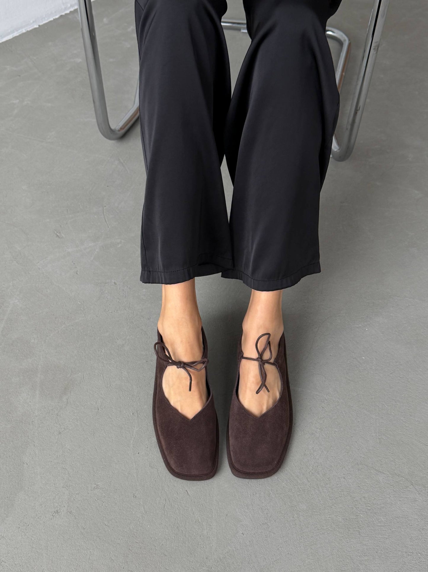 Балетки на зав'язках з анатомічно-розширеним носиком, шоколад