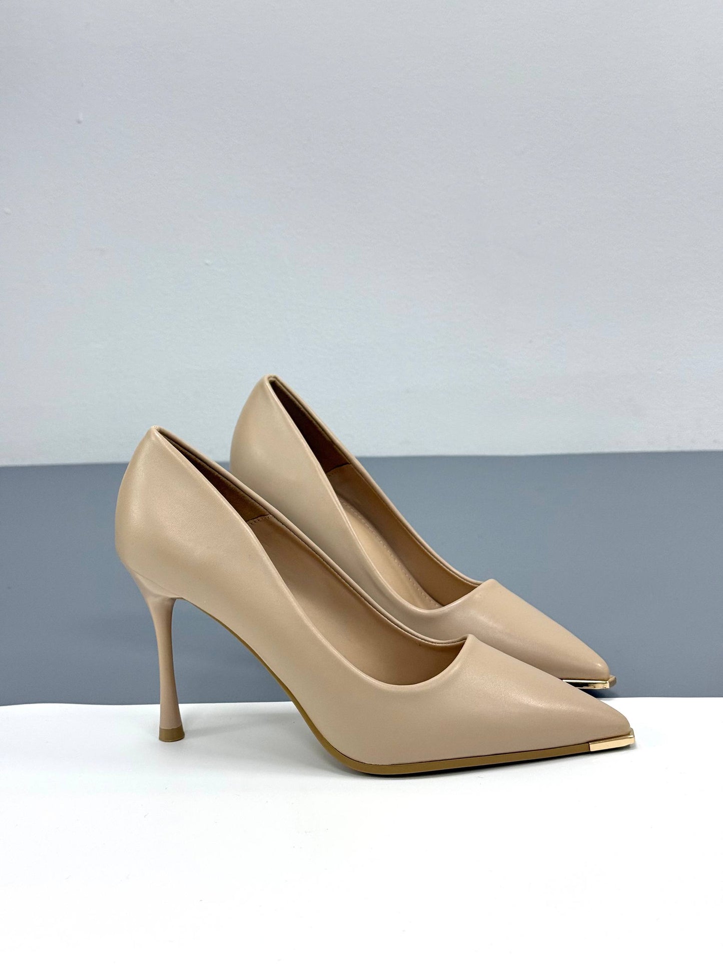 Вишукані туфлі, бежевий