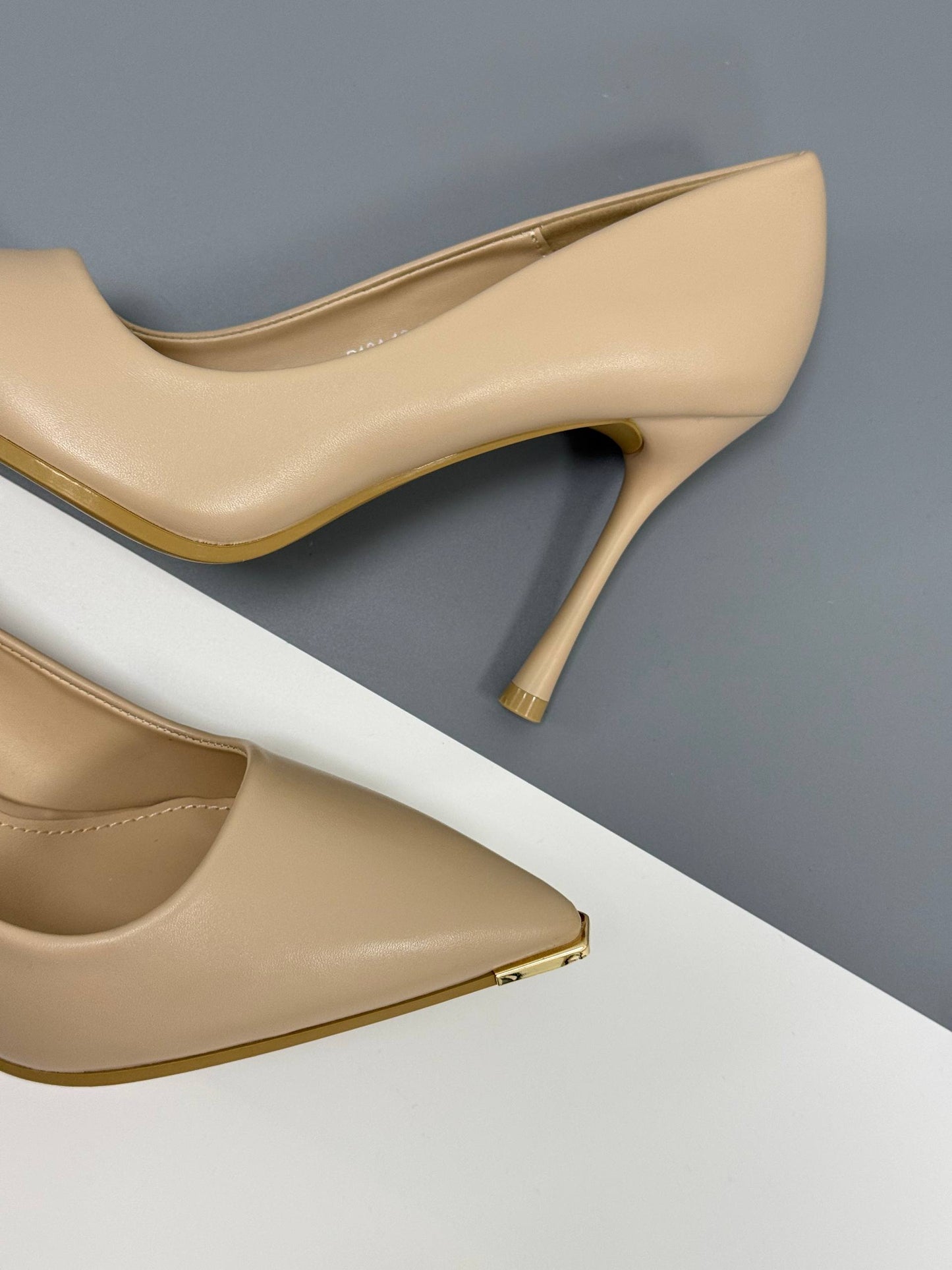 Вишукані туфлі, бежевий