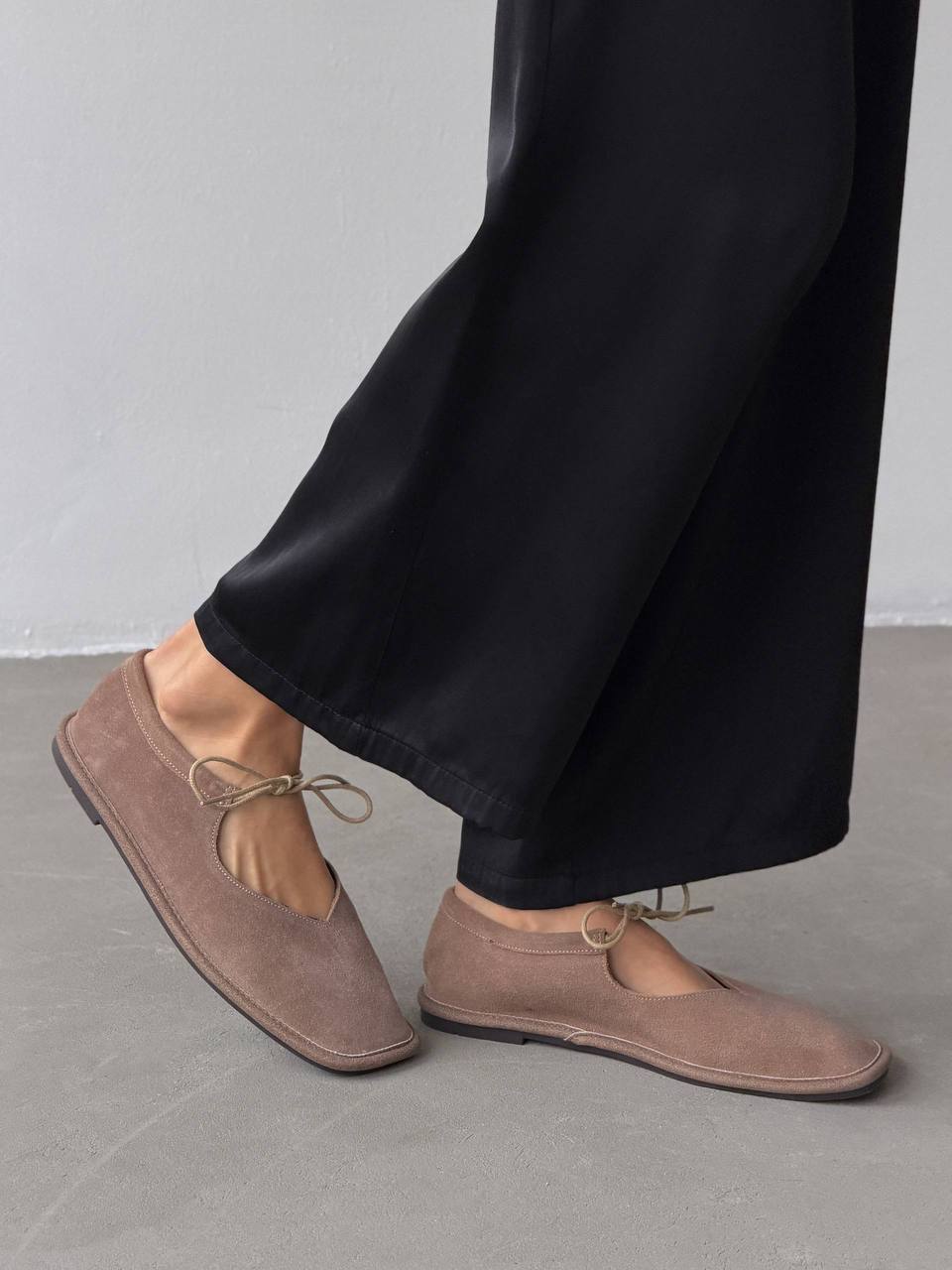 Балетки на зав'язках з анатомічно-розширеним носиком, бежевий