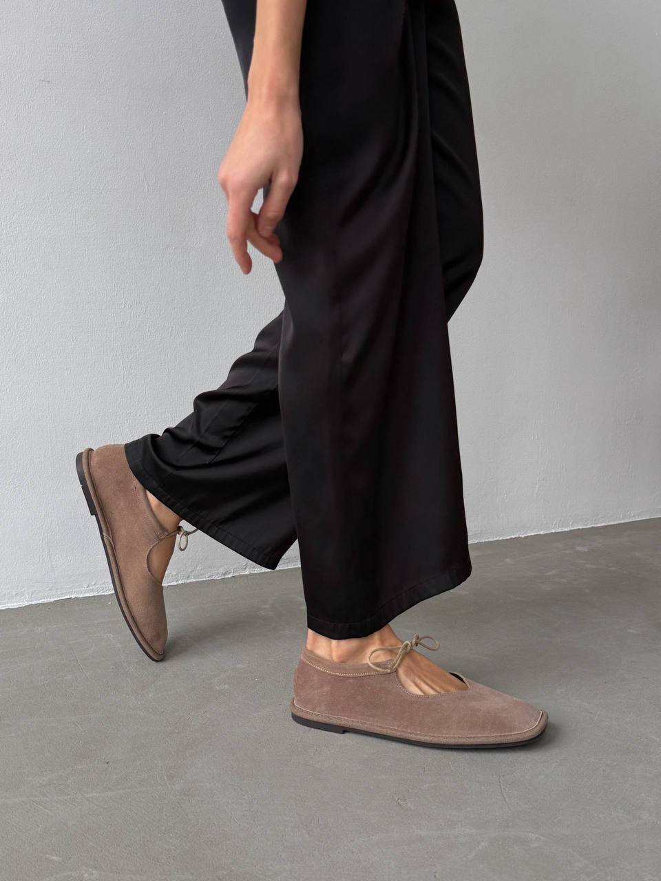 Балетки на зав'язках з анатомічно-розширеним носиком, бежевий