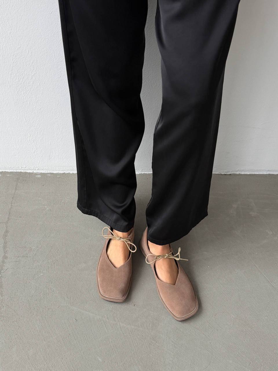 Балетки на зав'язках з анатомічно-розширеним носиком, бежевий