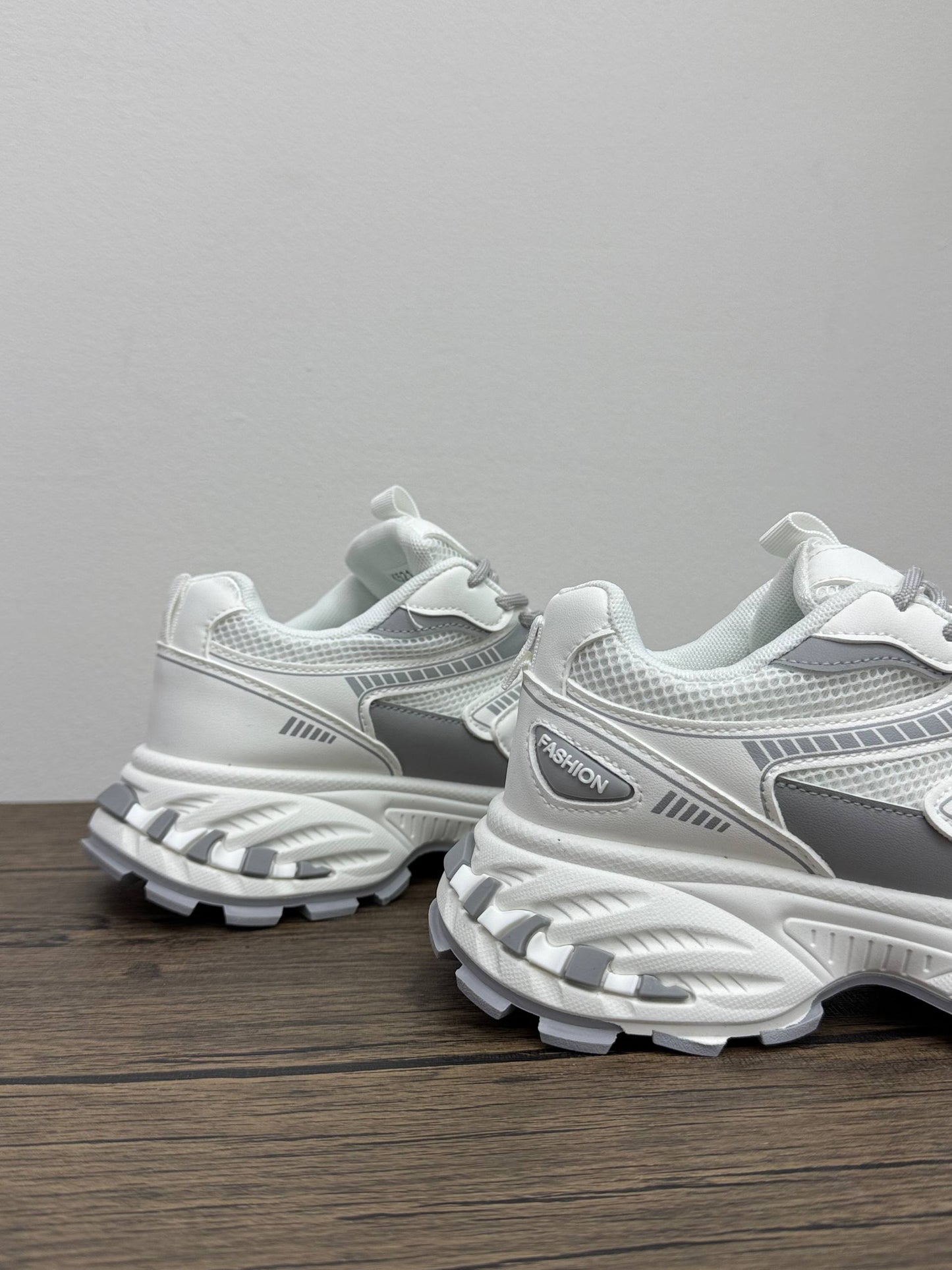 Кросівки на масивній підошві