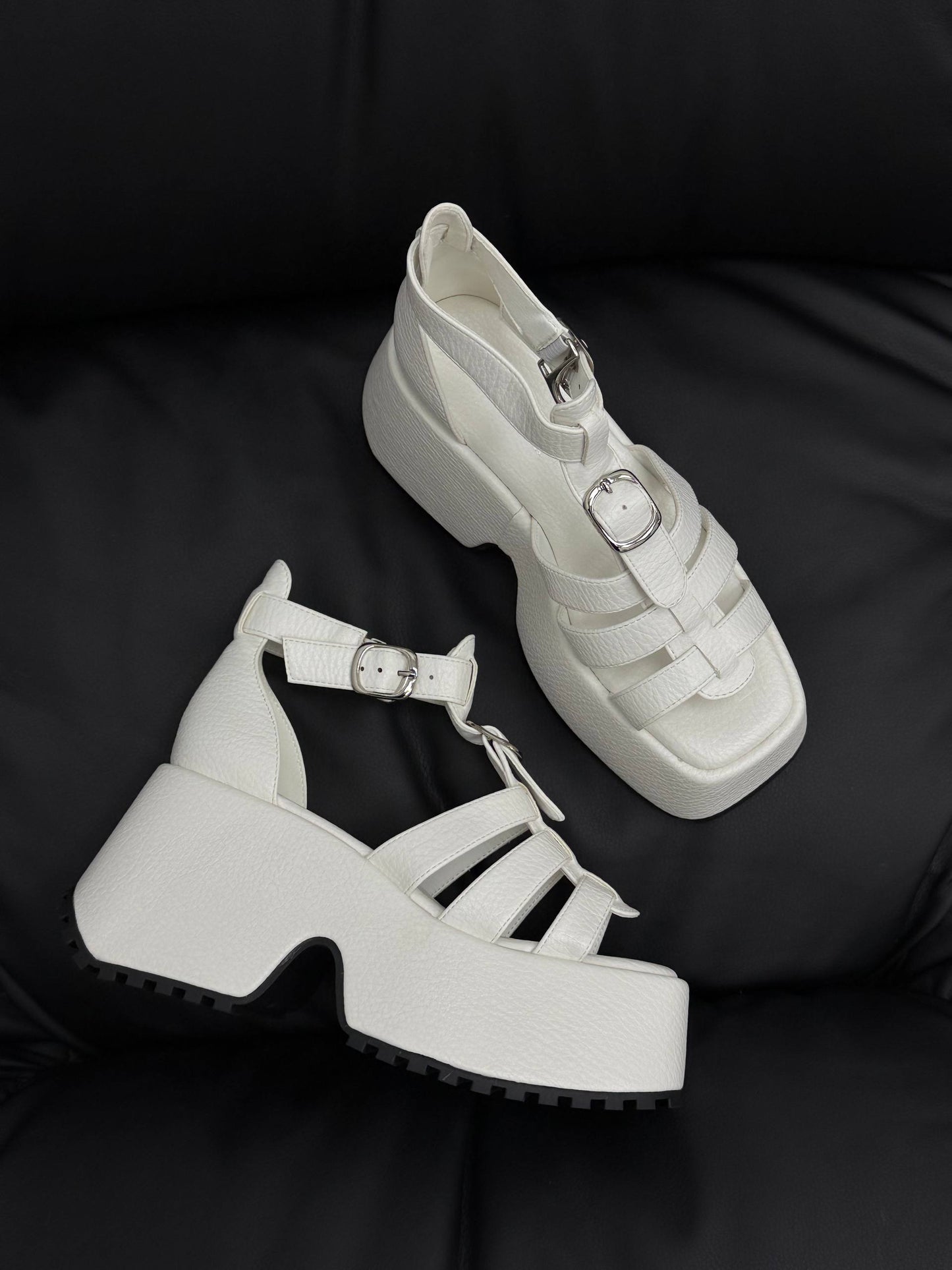 Босоніжки на високій платформі, білий