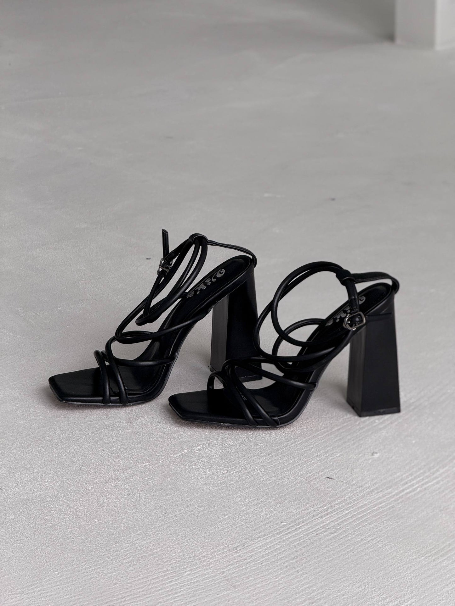 Босоніжки "Vika", чорний