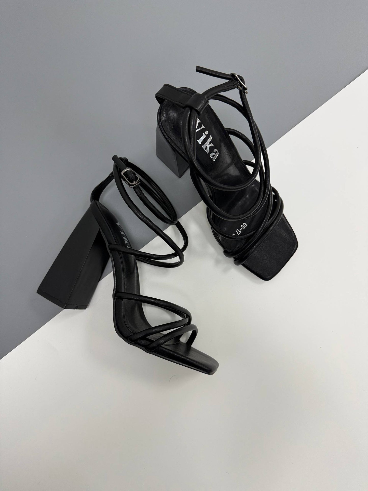 Босоніжки "Vika", чорний