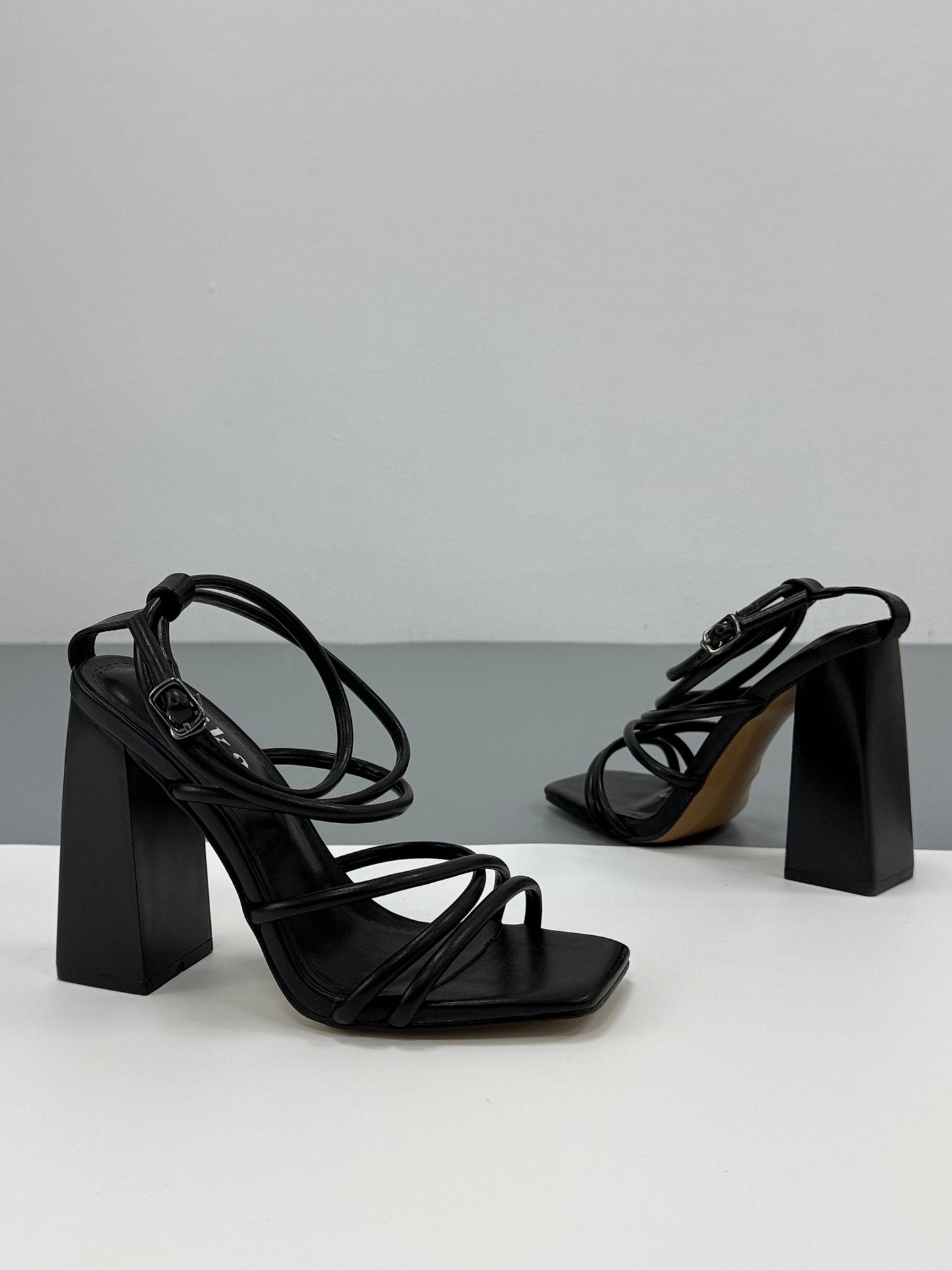 Босоніжки "Vika", чорний