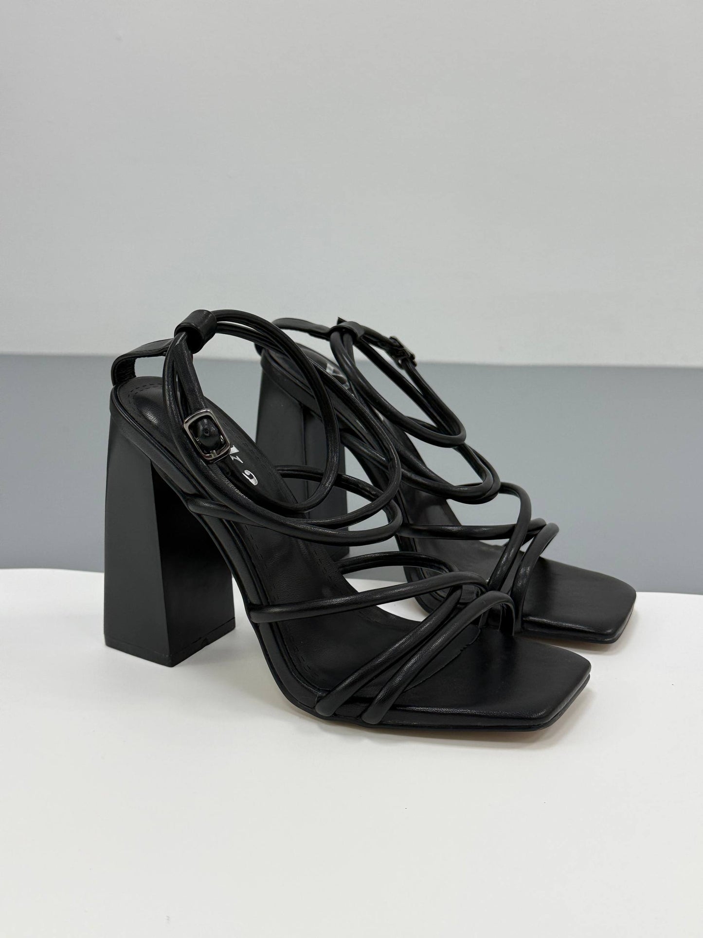 Босоніжки "Vika", чорний