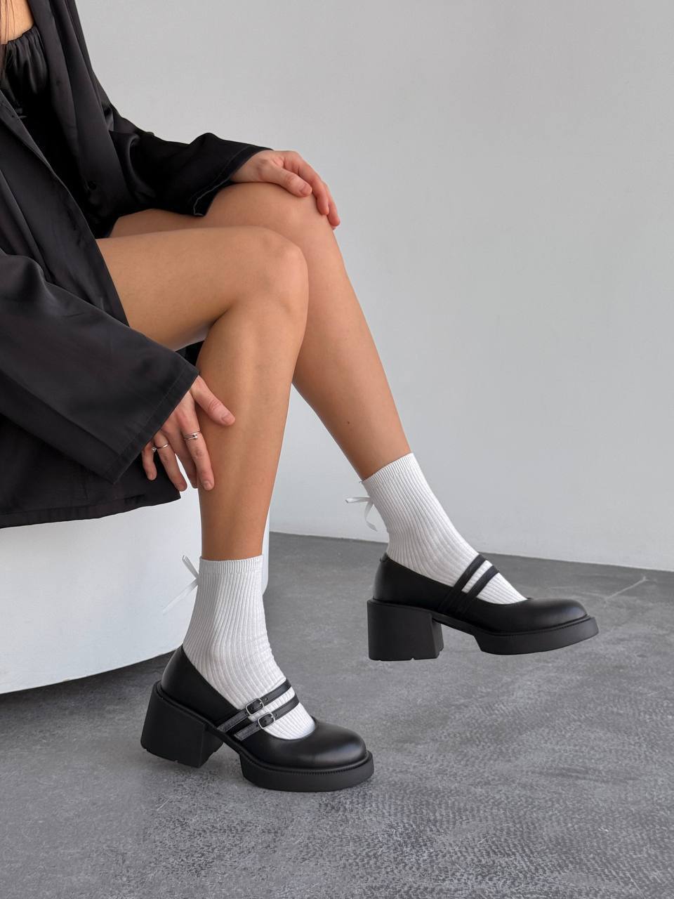 Туфлі з ремінцями, чорний