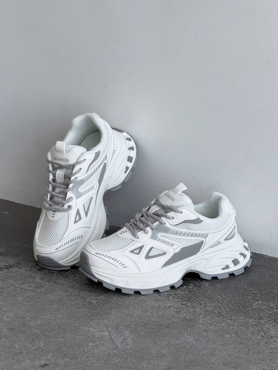 Кросівки на масивній підошві