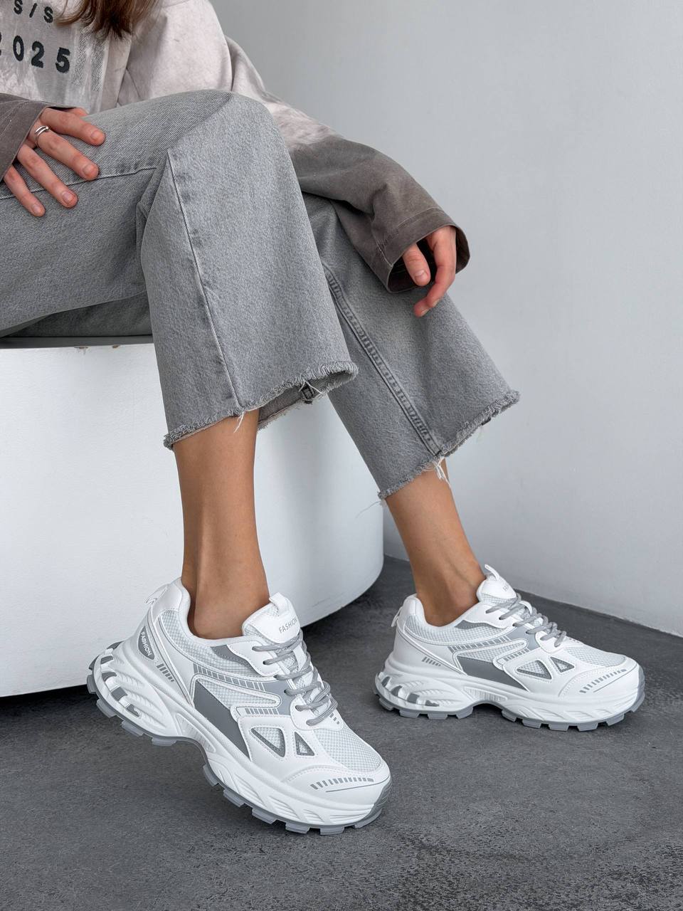 Кросівки на масивній підошві