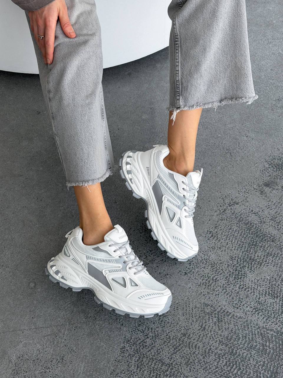 Кросівки на масивній підошві