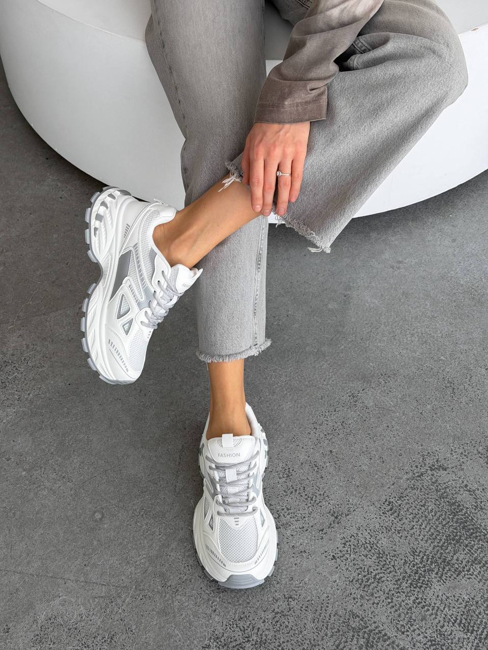 Кросівки на масивній підошві