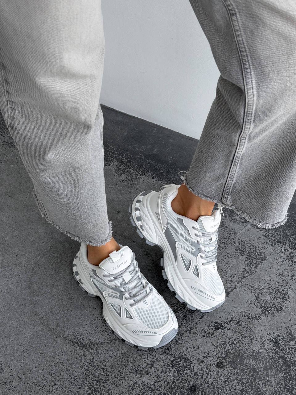 Кросівки на масивній підошві