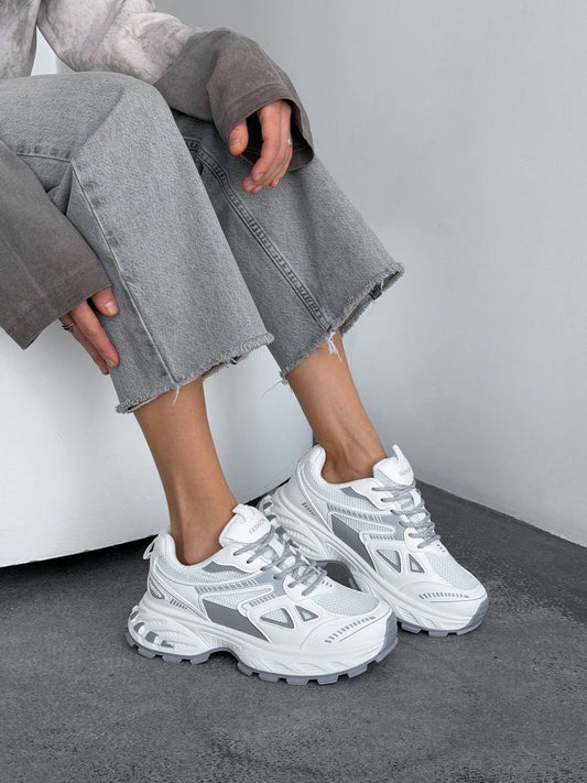 Кросівки на масивній підошві